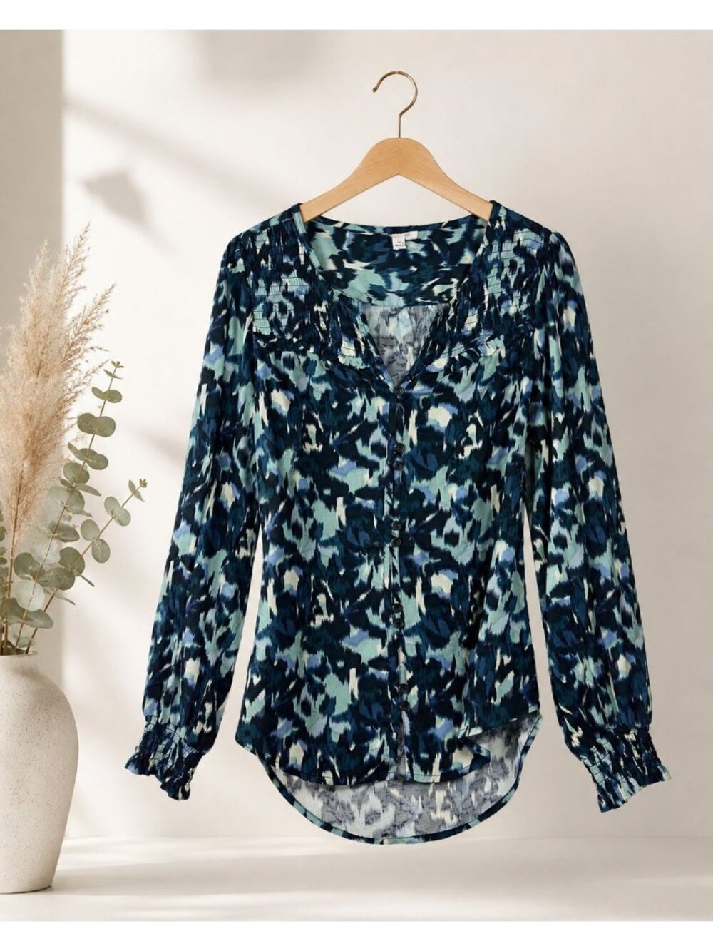 BeachLunchLounge‎ Women’s S Blue Ikat Print Smocked Viscose Button Blouse
